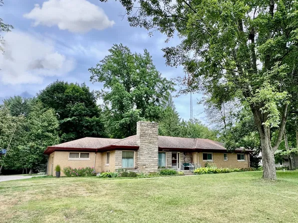 1201 Edgewood Dr, Warsaw, IN 46580