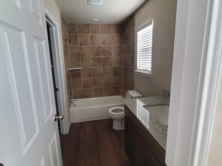 605 Stringer St #A — Photo 8