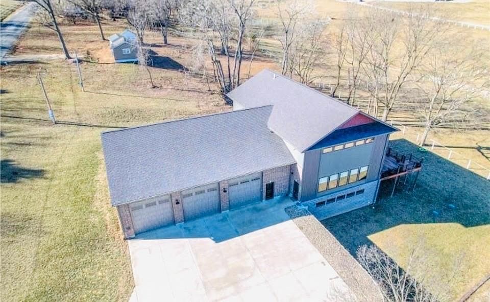 1st image of 300 SE 30th St