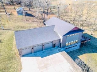 300 SE 30th St, Oak Grove, MO 64075