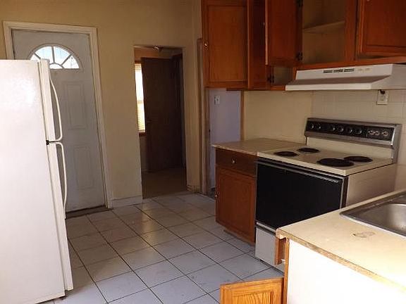 3rd image of 3611 E 23rd St