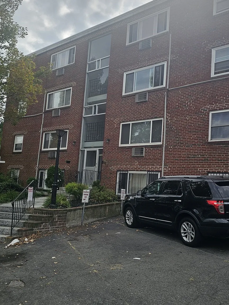 2 bed, 1.0 bath, 720 sqft, $2,500 — Photo 2