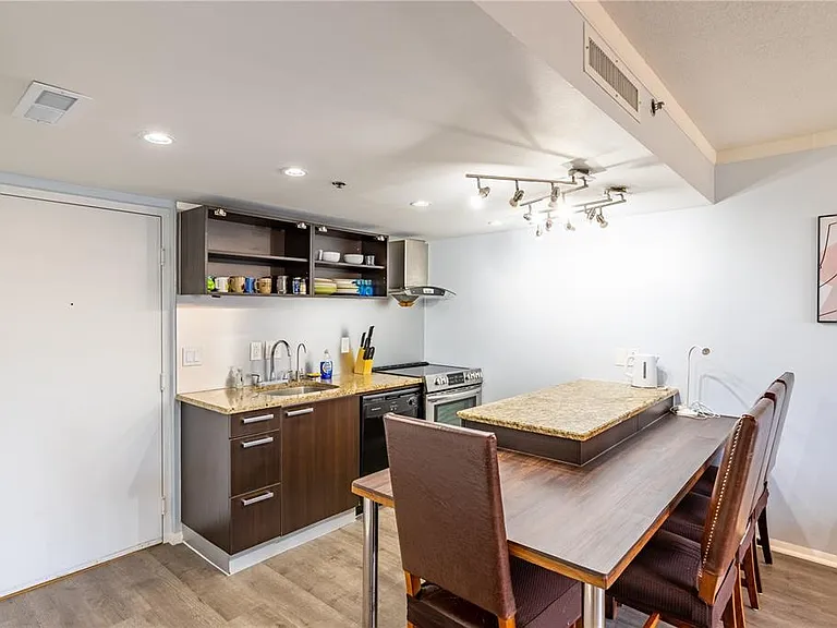 701 S Madison Ave #401 — Photo 7