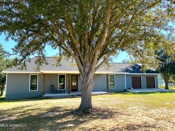 11 Long Island Rd, Poplarville, MS 39470