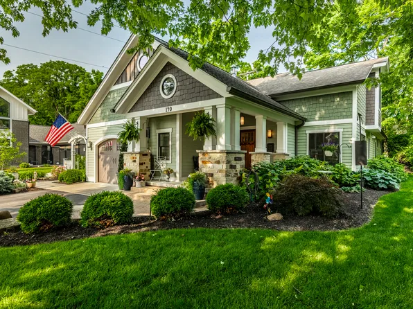 140 4th St NW, Carmel, IN 46032