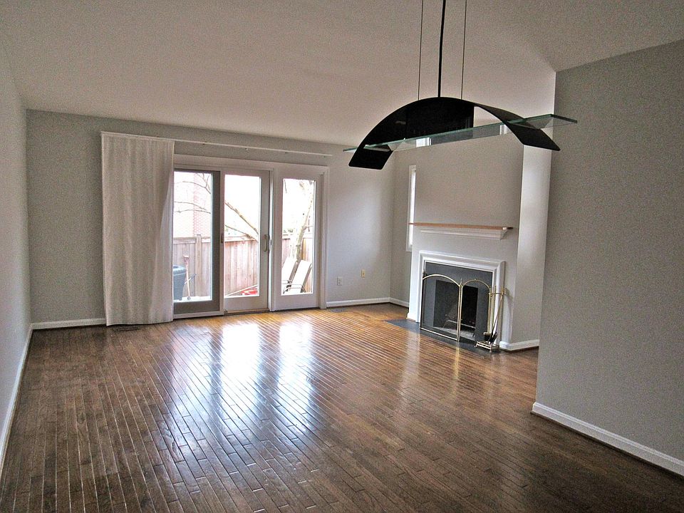 Living & dining room with French doors to back deck
