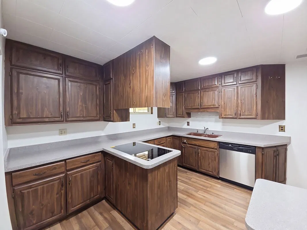 2 bed, 944 sqft, $1,575 — Photo 2