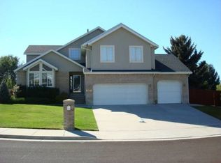 8216 Pine Springs Cv, Cottonwood Heights, UT 84093