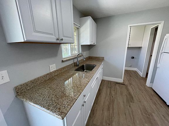 4th image of 709 W Ponce De Leon Ave