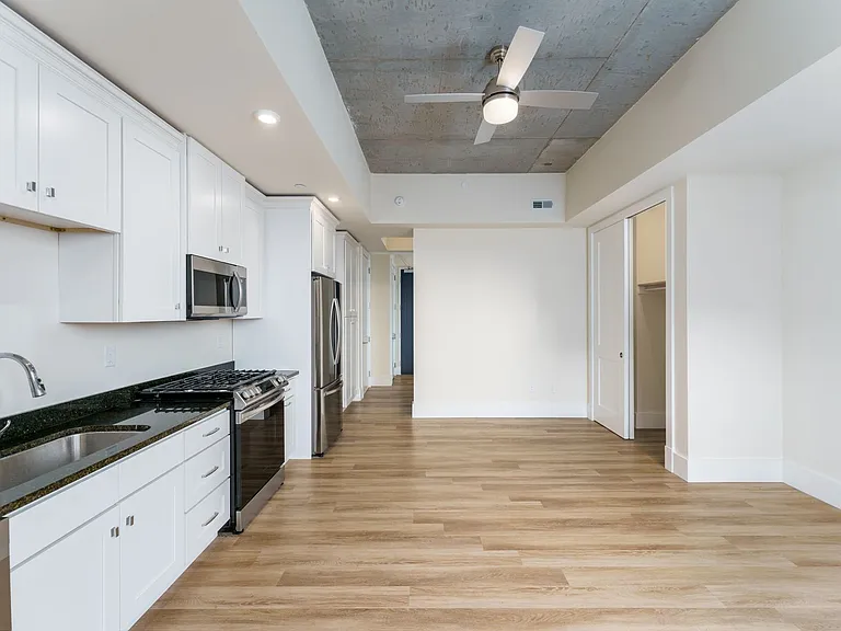 300 East Apartments — Photo 49
