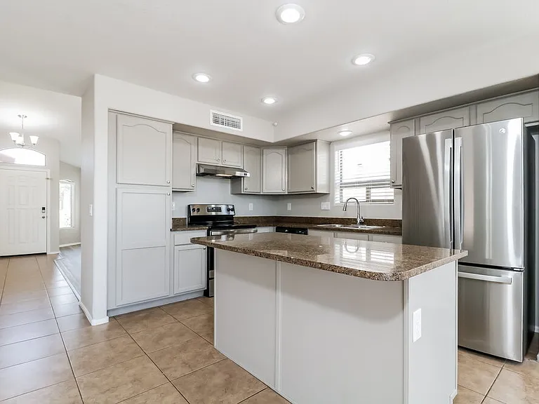 15853 W Diamond St — Photo 8