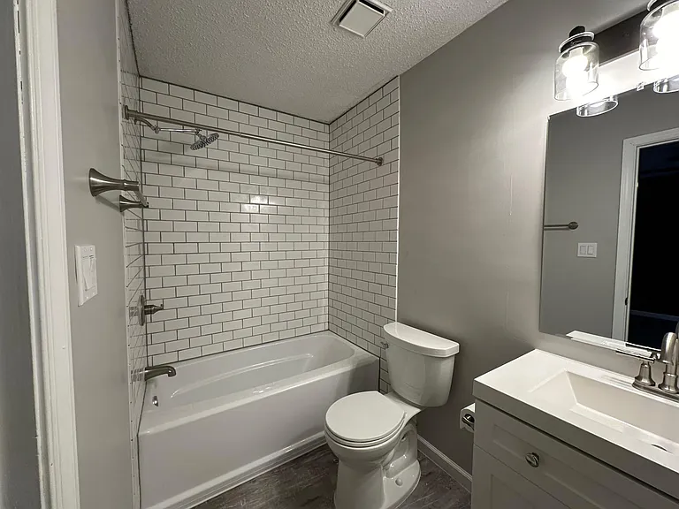 792 Quesnel Dr — Photo 16