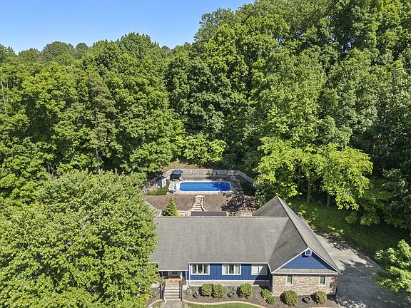 3rd image of 3502 Windsor Cir NE