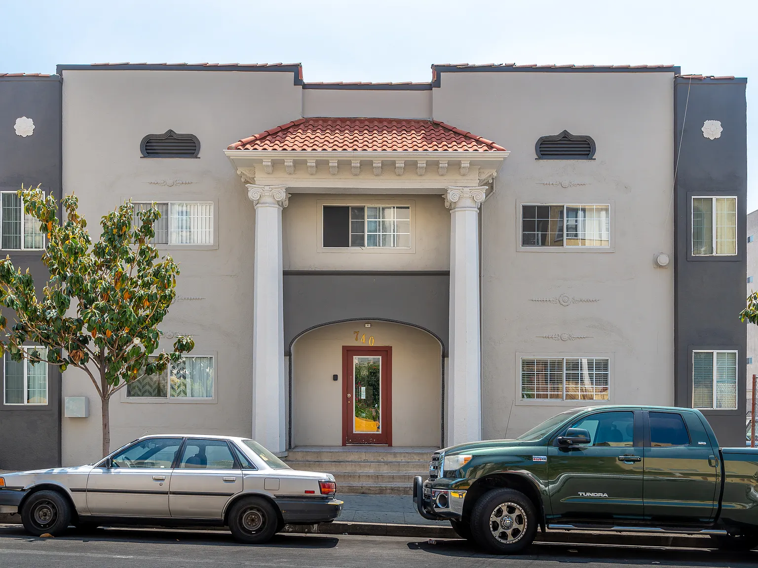 740 S Carondelet St — Photo 1