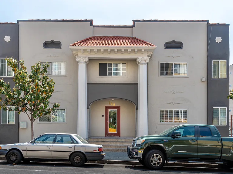 740 S Carondelet St — Photo 1