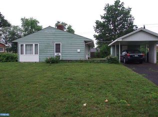 271 Dogwood Dr, Levittown, PA