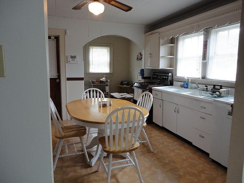 2nd image of 716 Bringle Ferry Rd