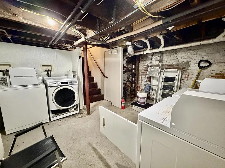 1236 Cambridge St — Photo 17