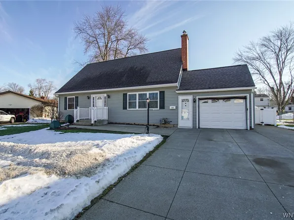 155 Brookwood Dr, Hamburg, NY 14075