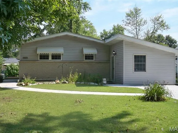 607 Holiday Ave, Hazelwood, MO 63042