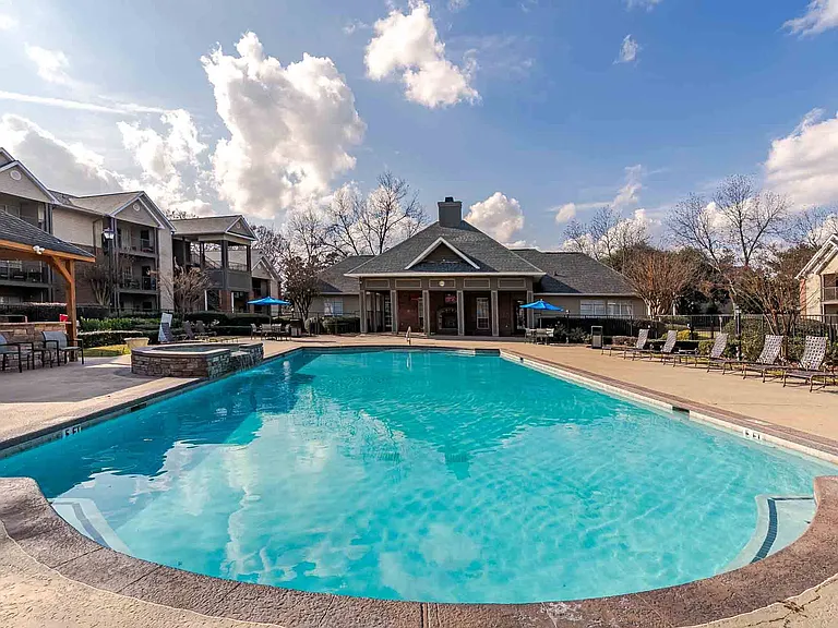 Huntington Chase Apartments — Photo 9