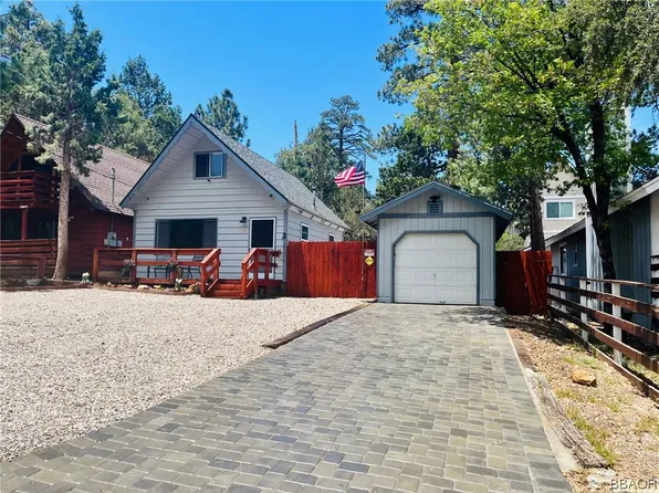 722 Moreno Ln, Sugarloaf, CA 92386