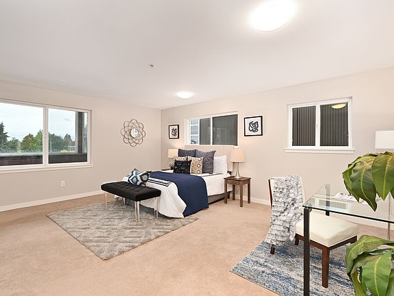 2nd floor master bedroom and enclosed deck insulating street noise