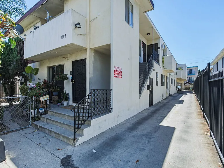 Lillian Way Apartments — Photo 17