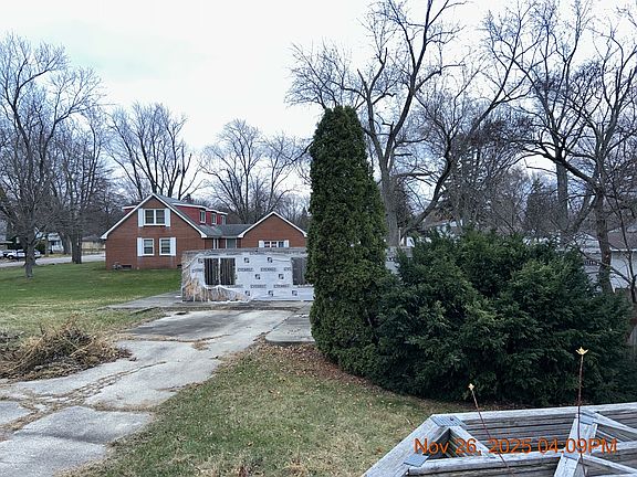 5th image of 106 Teeway St