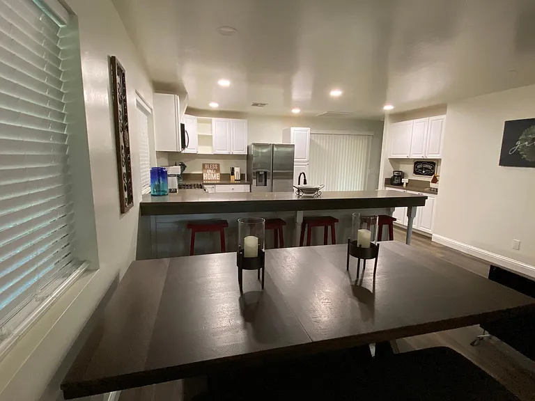 210 W East St — Photo 5