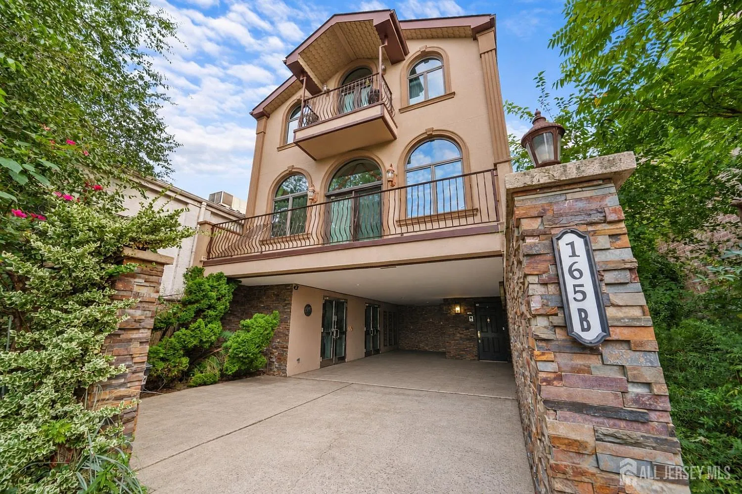 2 bed, 2.5 bath, $3,500 — Photo 1