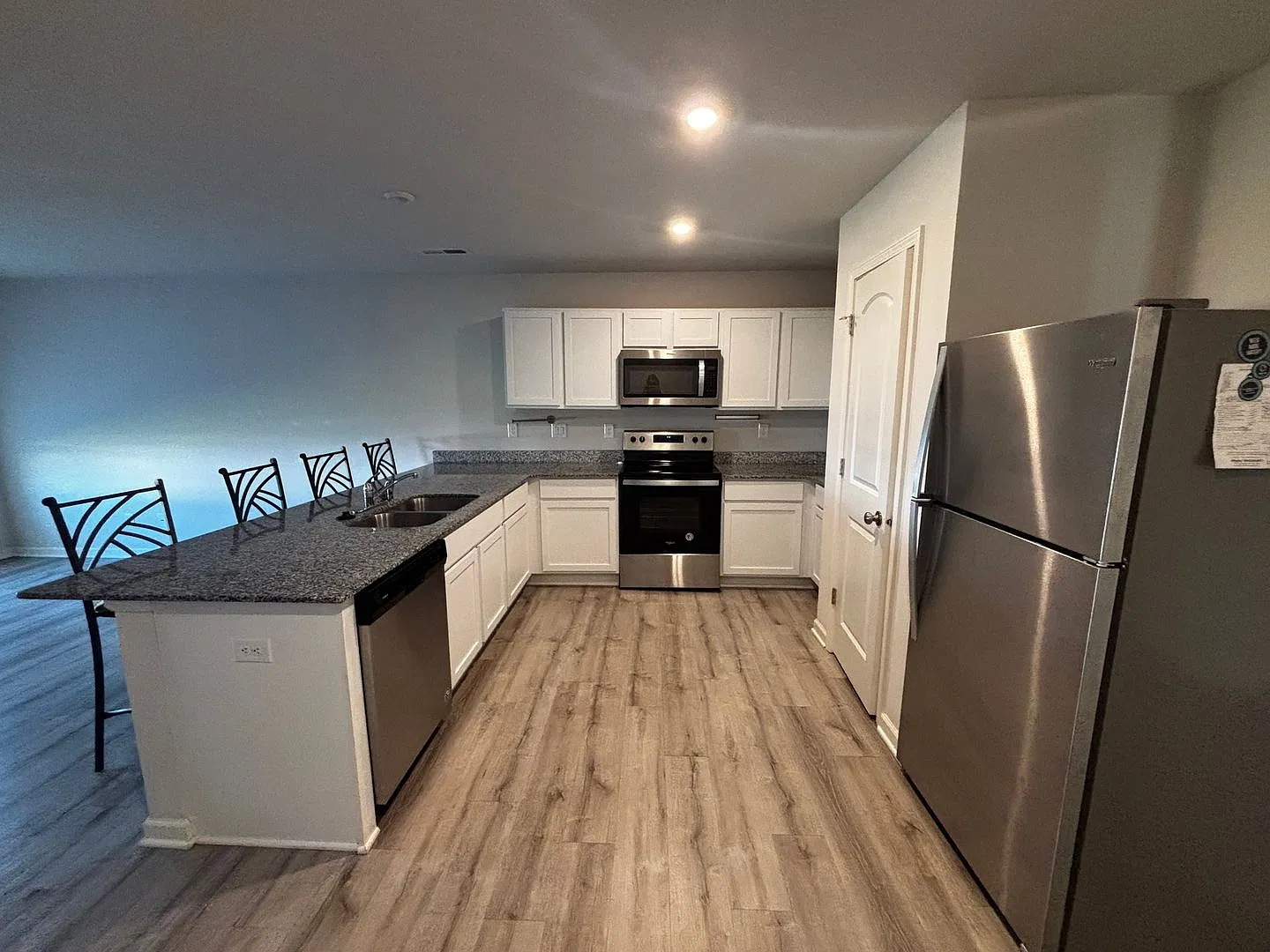 4 Bed 2 Bath HOME for rent — Photo 2