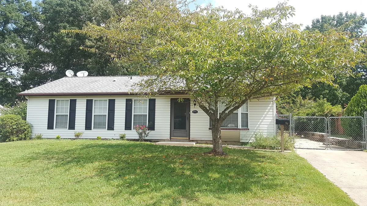 Building Photo - 619 Hartwood Ln
