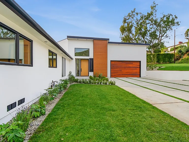 1764 E Loma Alta Dr — Photo 2