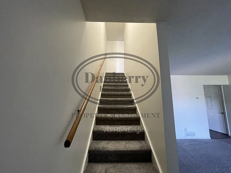 328 Olive St — Photo 6