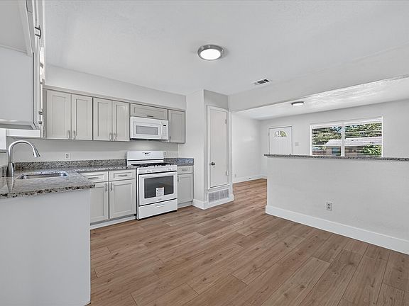 3rd image of 2335 Loyce Dr