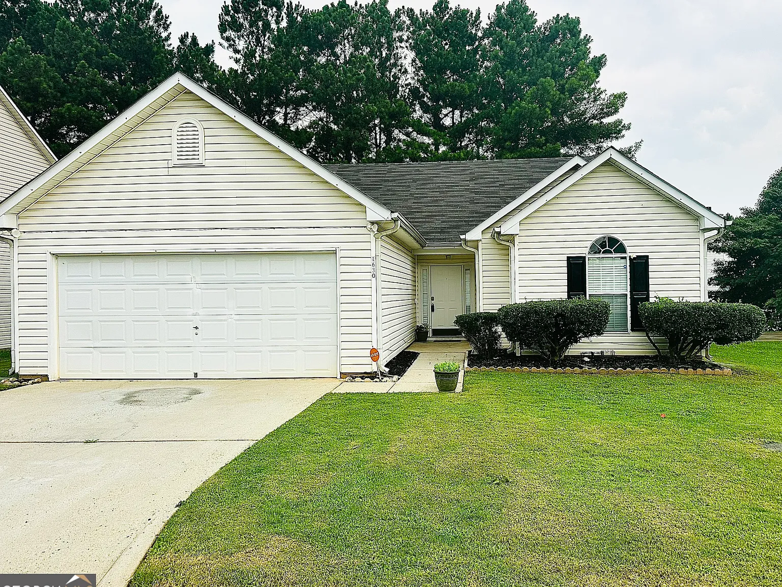 3 bed, 2.0 bath, 2200 sqft, $2,150 — Photo 1