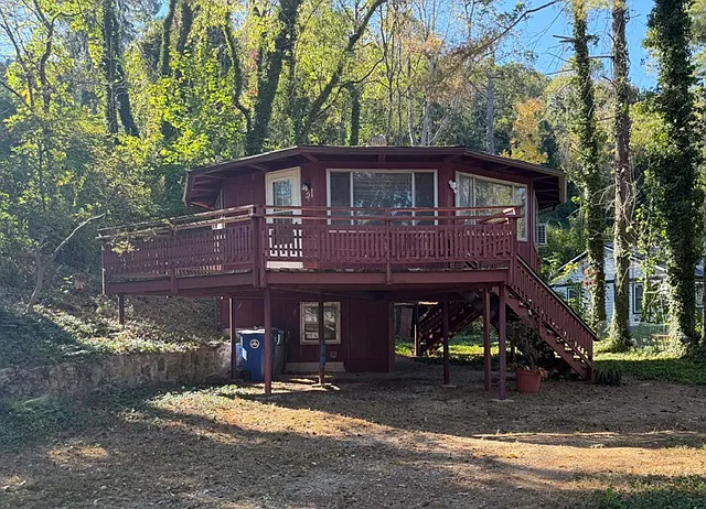 31 Aurora Drive — Photo 1