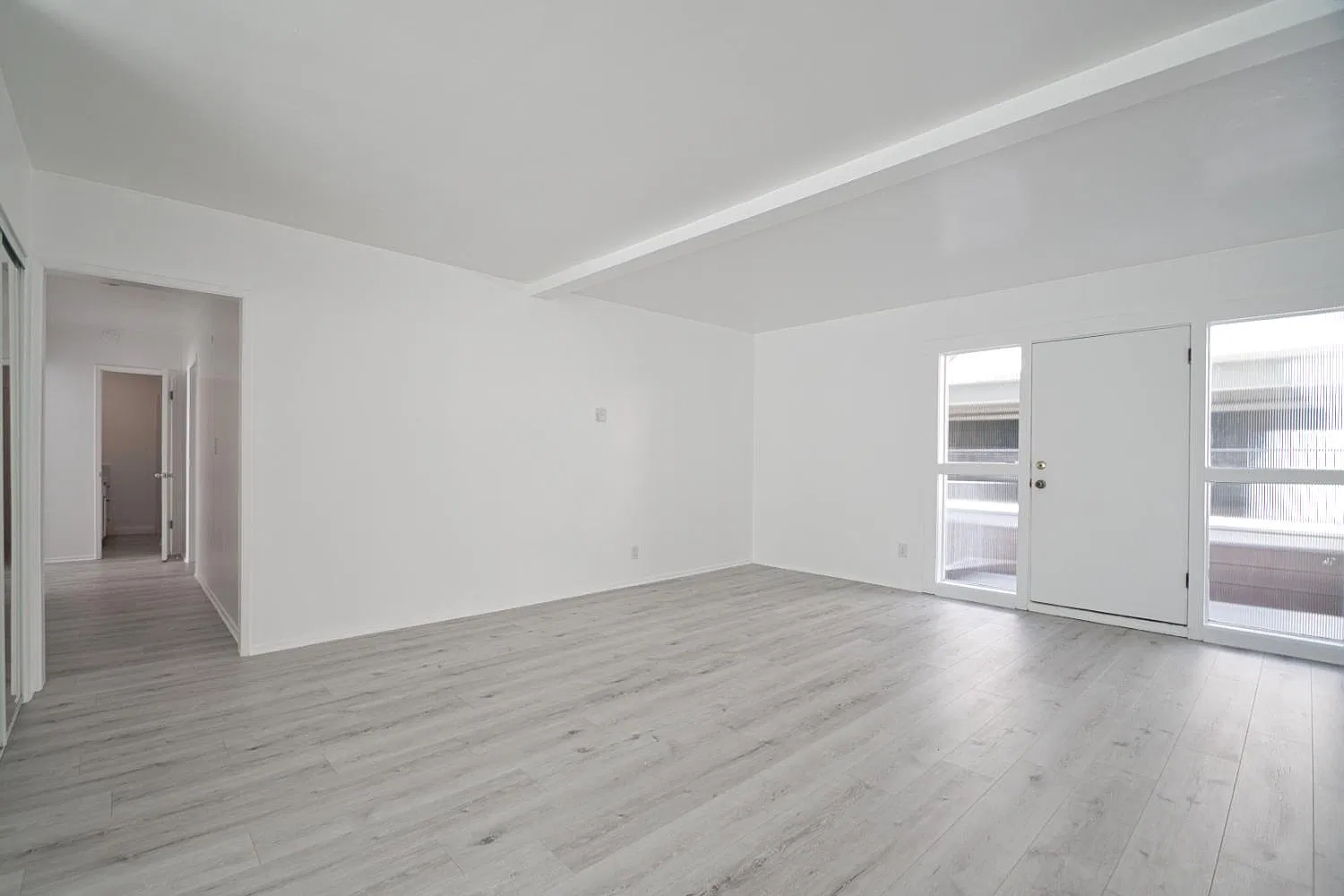 3 bed, 1309 sqft, $4,350 — Photo 2
