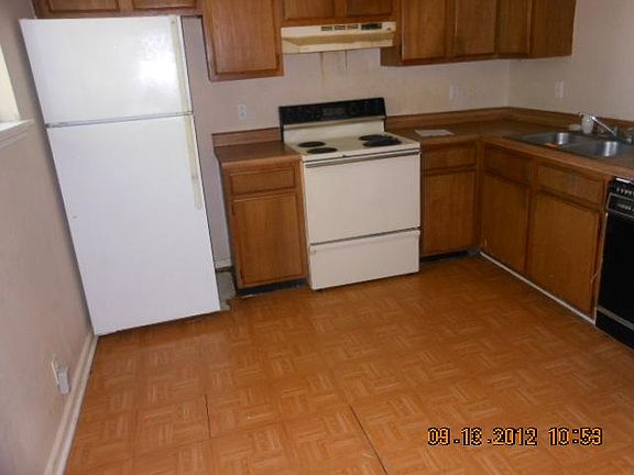 3rd image of 125 Creekside Ct #12