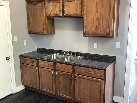 2nd image of 2714 Darien St #2716