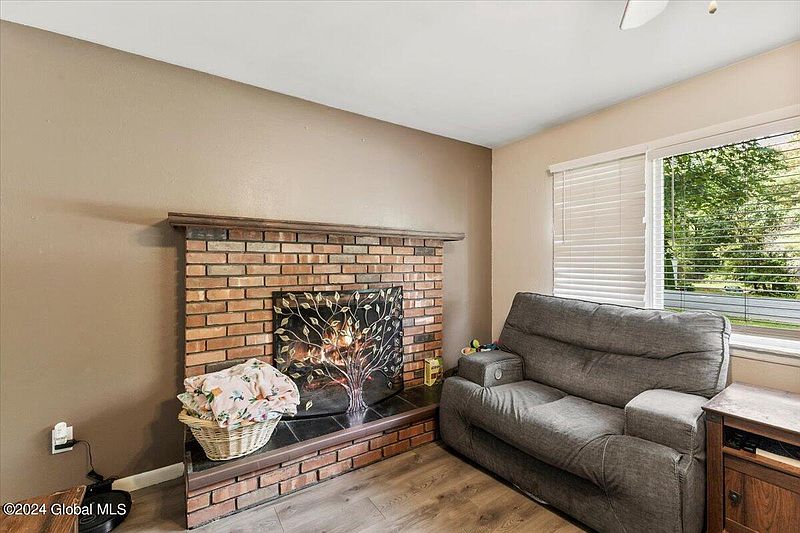 5th image of 1684 Julianne Drive