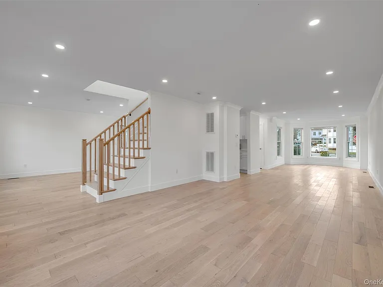 1 Manhasset Ave #B — Photo 7