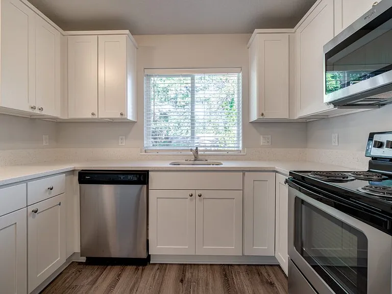 Riverbend Apartments — Photo 12
