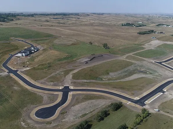 713 Wood Lily St NW, Mandan, ND 58554