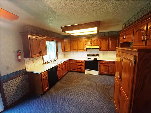 3rd image of 7106 E 131st St