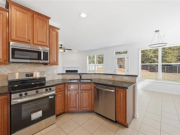 3rd image of 5045 Racquet Ct