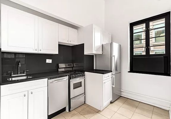 4th image of 310 E 44th St APT 1601