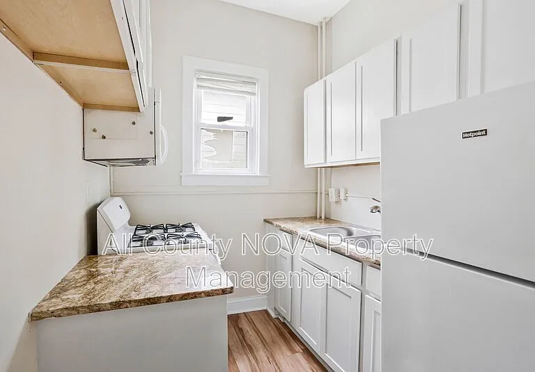 305 9th St #2 — Photo 11