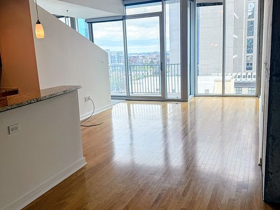2nd image of 301 Demonbreun St Unit 1615